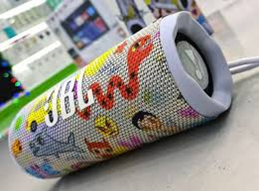 Parlante Flip 6 Karol G